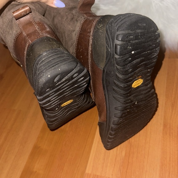 Snow Ugg Boots - Picture 4 of 5